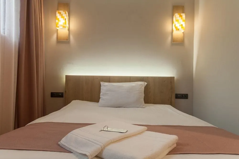 Hugo Hotel Warna
