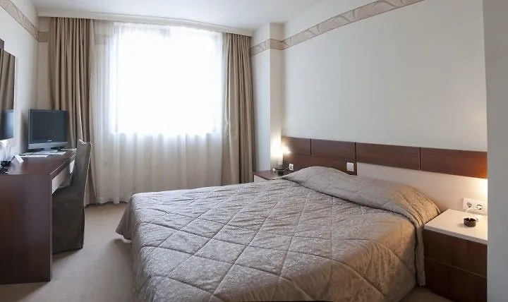 Hugo Hotel Warna 3*,