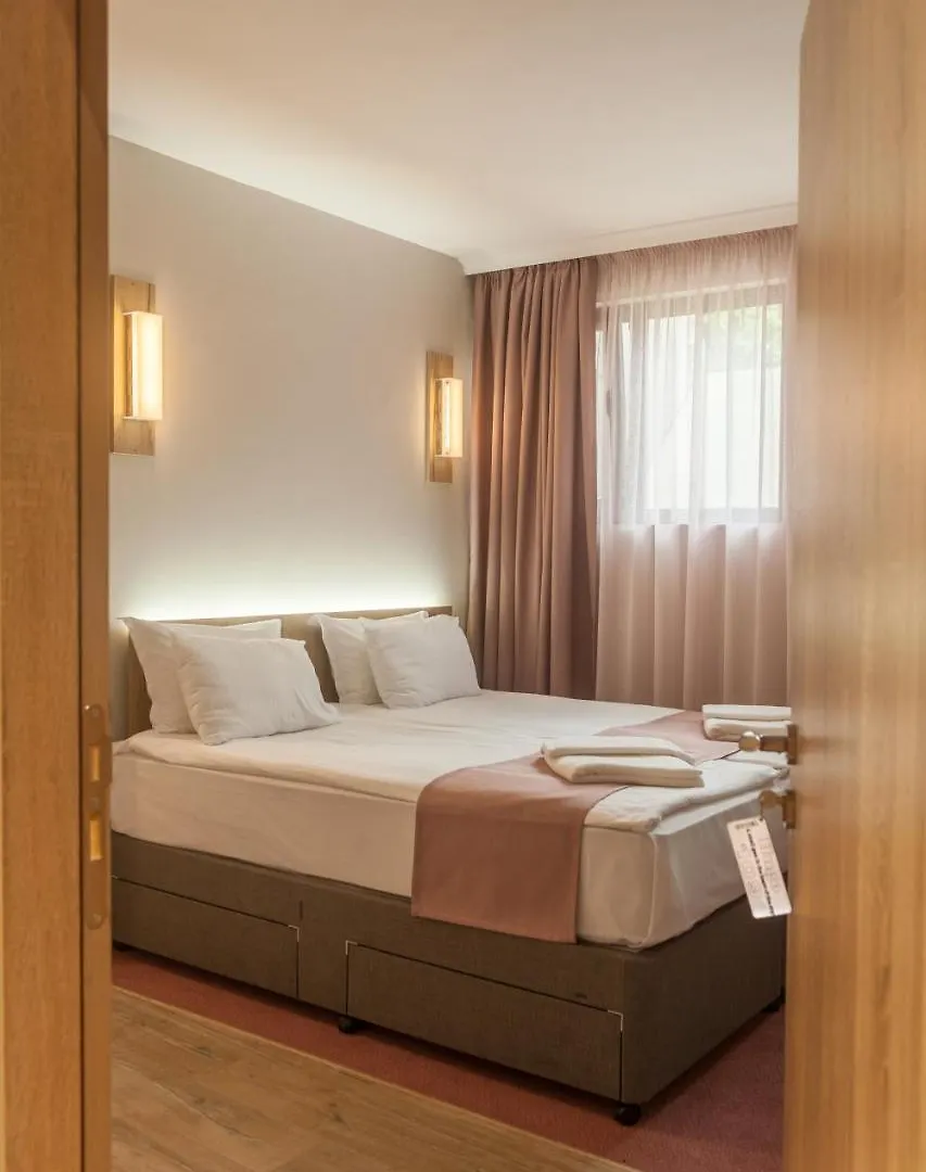 Hugo Hotel Warna 3*,